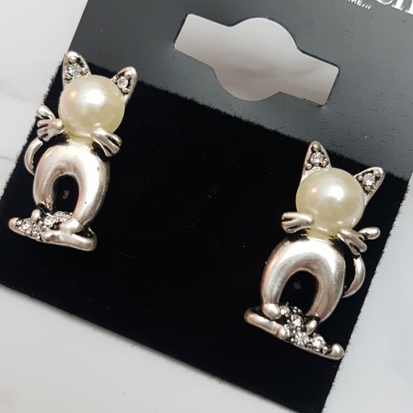 Kitty Cat Pearl Silver Studs - Picture 3 of 5